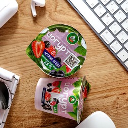 Йогурт с пищевкусовым компонентом Лесная ягода